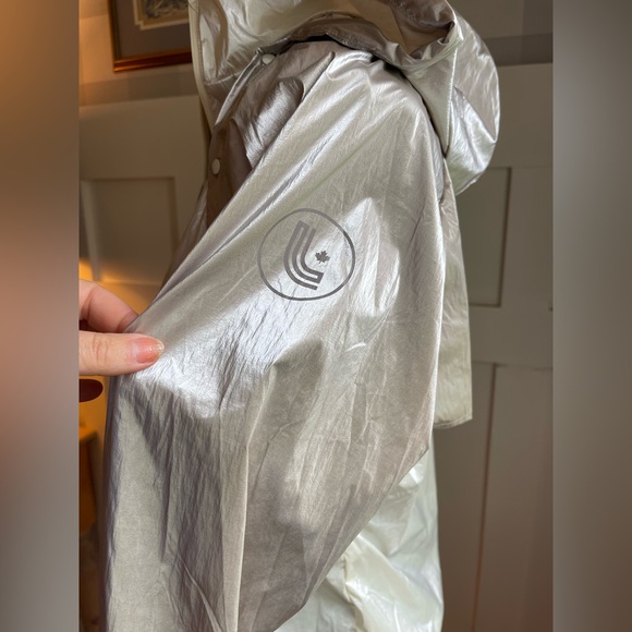 Lole Silver Running Jacket with Hood Size XS - Picture 7 of 9